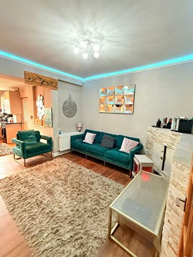 3 Bedroom Terraced House To Rent In Inverness Place, CF24