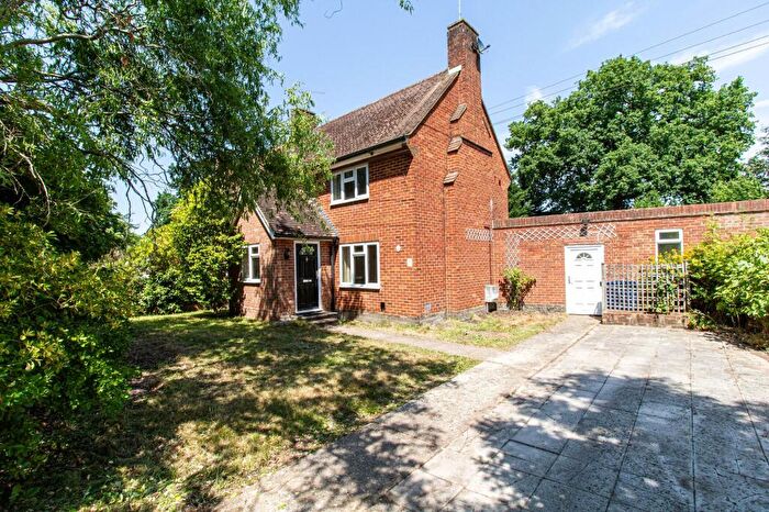 3 Bedroom Semi-Detached House For Sale In Pyestock Crescent, Farnborough, GU14