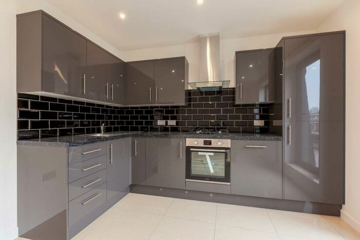 3 Bedroom Flat To Rent In Old Street, Shoreditch, London, EC1V