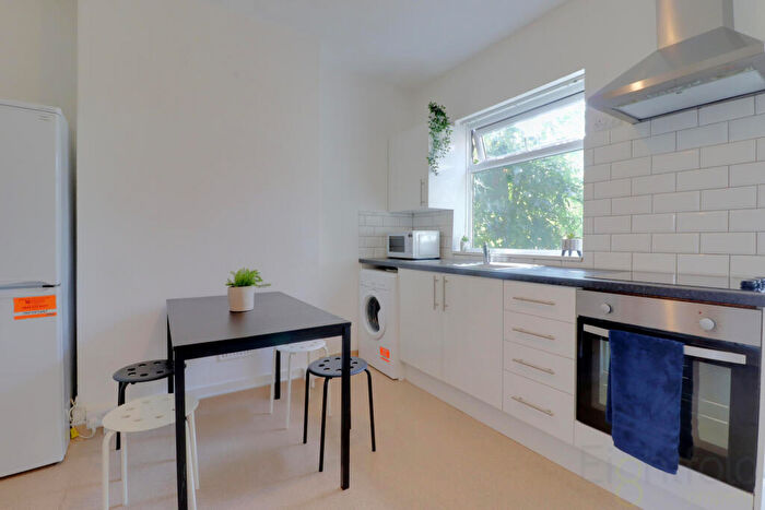 3 Bedroom Flat To Rent In Totland Road, Brighton, BN2