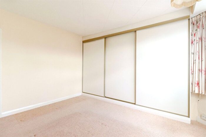 3 Bedroom Terraced House For Sale In Carnarvon Avenue, Enfield, Middlesex, EN1