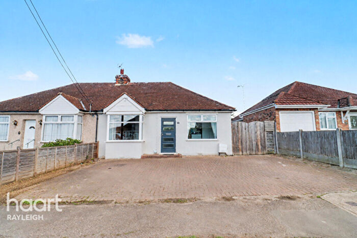 3 Bedroom Semi-Detached Bungalow For Sale In Talbot Avenue, Rayleigh, SS6