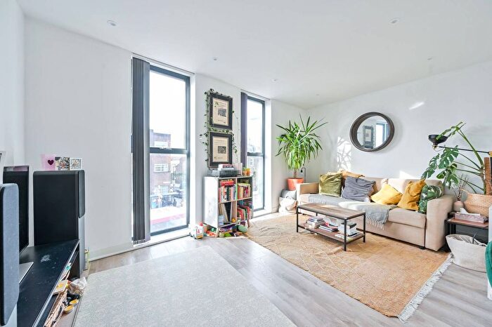2 Bedroom Flat To Rent In Grange Road, Bermondsey, London, SE1