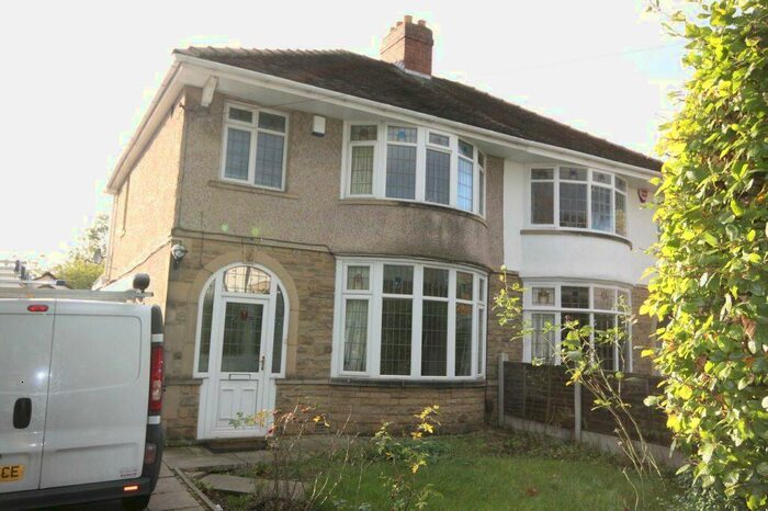 3 Bedroom Semi-Detached House To Rent In King Lane, Leeds, LS17