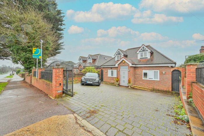 4 Bedroom Detached House To Rent In Park Road, Cockfosters, Barnet, EN4