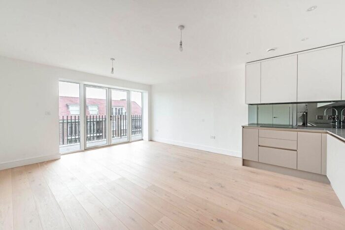 2 Bedroom Flat To Rent In High Road, Whetstone, London, N20