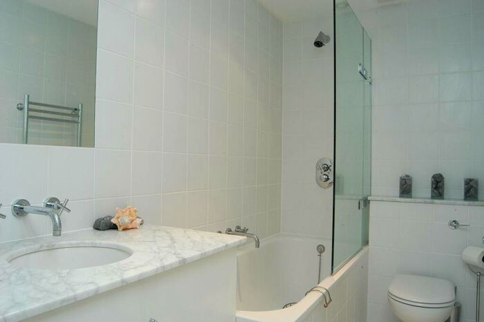 2 Bedroom House To Rent In Linnet Mews, Nightingale Triangle, London, SW12