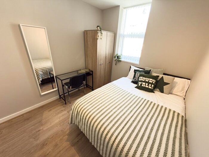 4 Bedroom House To Rent In Adelaide, L7