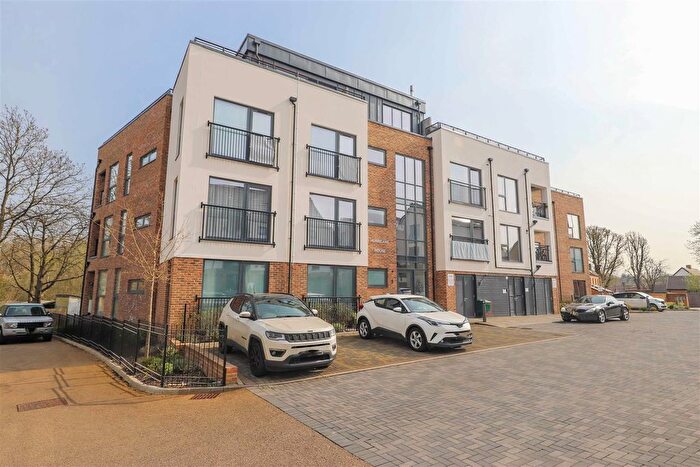 1 Bedroom Flat For Sale In Hurricane House, Kenley Place, Uxbridge, UB10