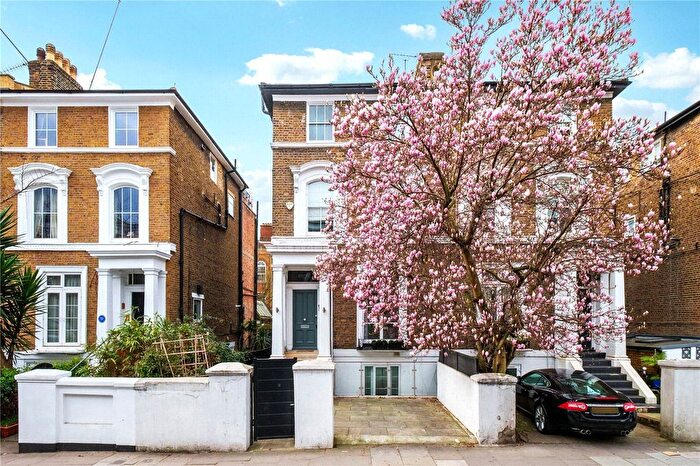 4 Bedroom Semi-Detached House To Rent In Gunter Grove, London, SW10