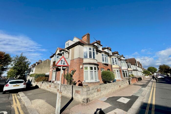 1 Bedroom Flat To Rent In Pall Mall, Leigh-on-Sea, SS9