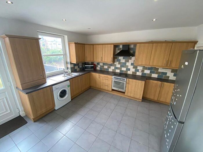 3 Bedroom House To Rent In New Street, Ardsley, S71