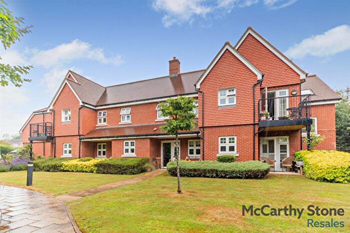 2 Bedroom Apartment For Sale In Mountbatten House, Hempstead Road, Hemel Hempstead, HP3