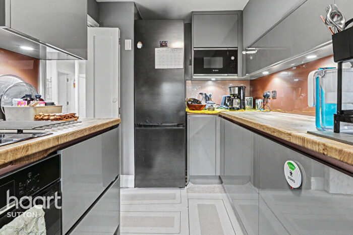 2 Bedroom Cottage For Sale In Bonchurch Close, Sutton, SM2