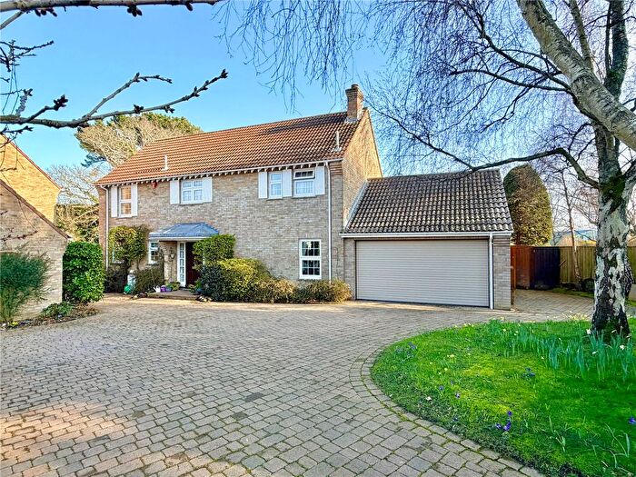 4 Bedroom Detached House For Sale In Kingsfield, Lymington, Hampshire, SO41