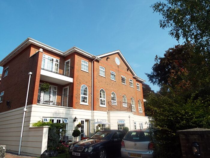 2 Bedroom Flat To Rent In Sovereign Court, Southampton, SO17