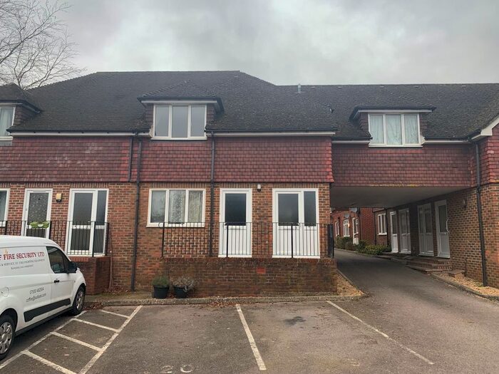 1 Bedroom Flat To Rent In Nightingale Road, Godalming, GU7