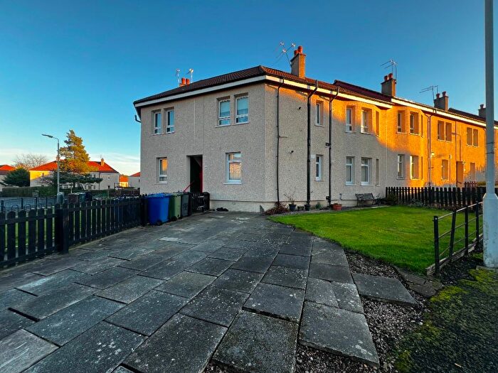 2 Bedroom Flat To Rent In Netherhill Crescent, Renfrewshire, PA3