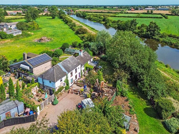 4 Bedroom Detached House For Sale In Low Lane, Braithwaite, DN7