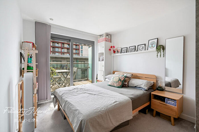 1 Bedroom Apartment For Sale In Royal Carriage Mews, London, SE18