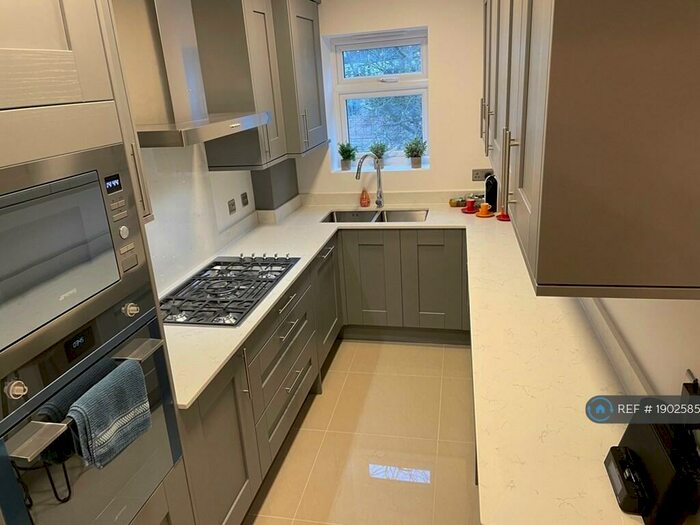 1 Bedroom Flat To Rent In Palace Grove, Bromley, BR1