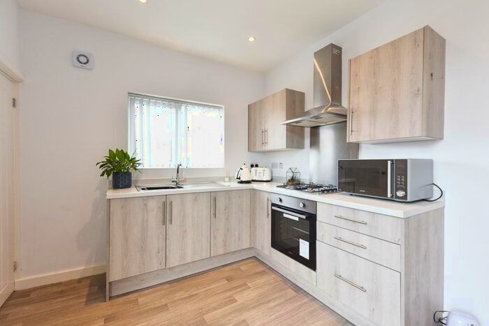 2 Bedroom Flat To Rent In Standhill Road, Carlton, Nottingham, NG4