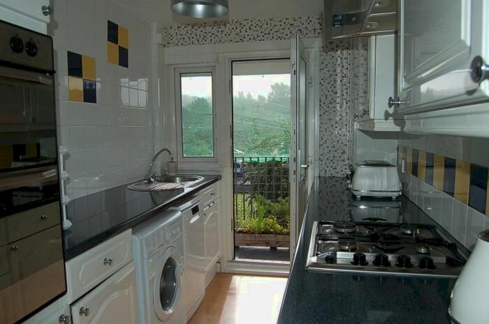 1 Bedroom Flat To Rent In Hoseason Gardens, Edinburgh, EH4