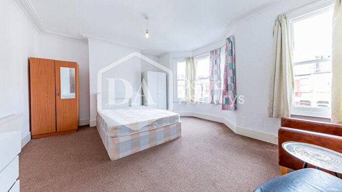 5 Bedroom Terraced House To Rent In Kitchener Road, Seven Sisters, London, N17