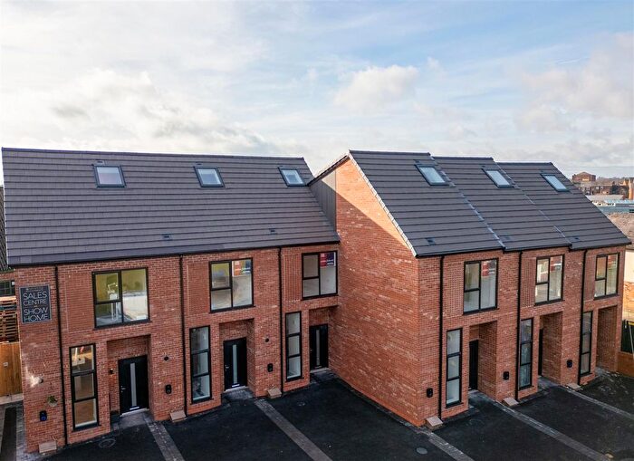 3 Bedroom Town House For Sale In Canal Street, Macclesfield, SK10