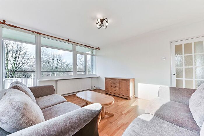 2 Bedroom Flat To Rent In Fitzhugh Grove, Wandsworth, SW18
