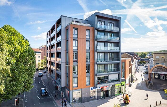 2 Bedroom Flat For Sale In Queensway, Nobel House, RH1