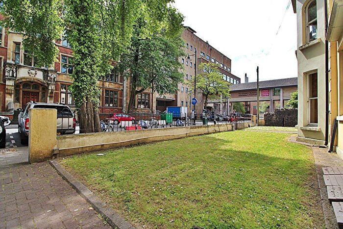 2 Bedroom Flat To Rent In The Parade, Roath, Cardiff, CF24