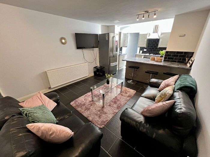 6 Bedroom House To Rent In Holly Grove, Selly Oak, Birmingham, West Midlands, B29