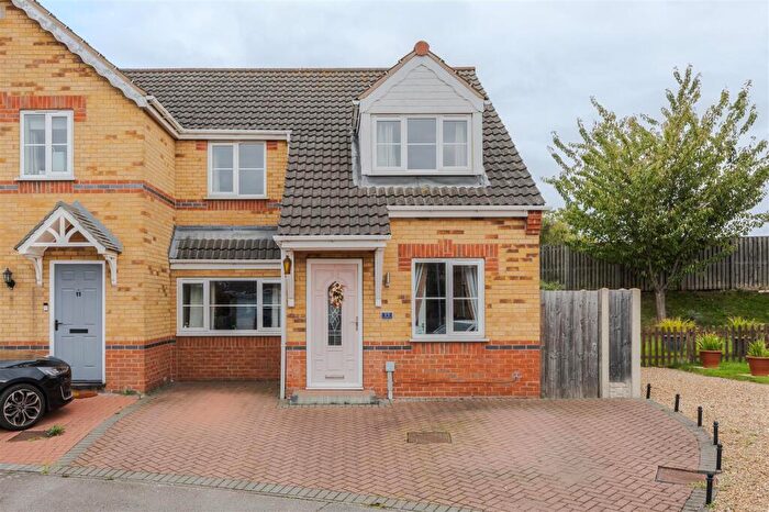 3 Bedroom Semi-Detached House For Sale In Bedford Way, Scunthorpe, DN15
