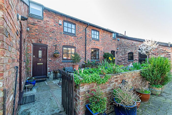 3 Bedroom Barn Conversion For Sale In Hall Lane, Lower Stretton, Warrington, WA4