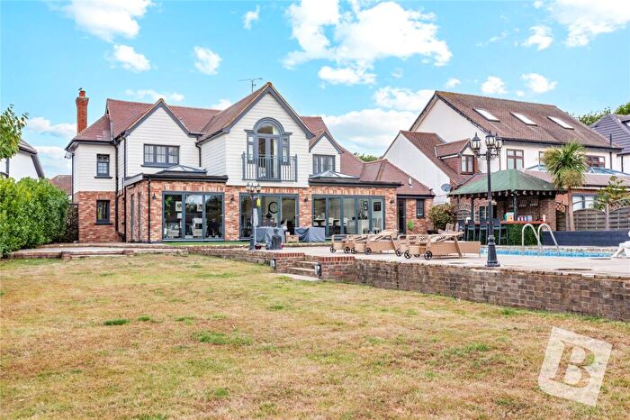 5 Bedroom Detached House For Sale In Harrow Drive, Hornchurch, RM11