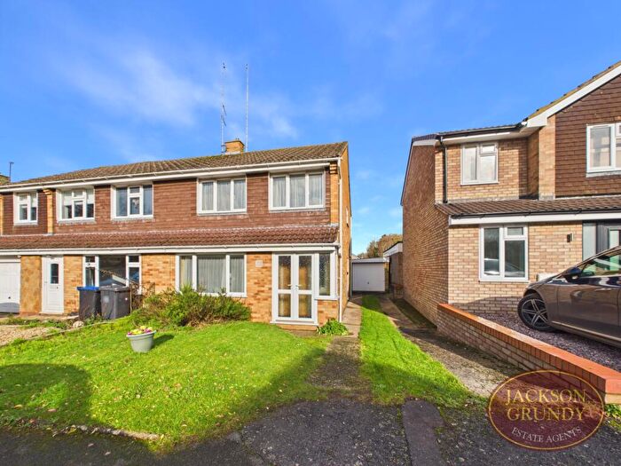 3 Bedroom Semi Detached House For Sale In Hunt Close, Brixworth, NN6