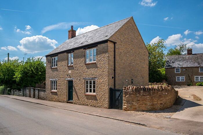 3 Bedroom Cottage For Sale In Bluebell Cottage, Charlton, OX17
