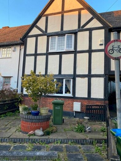 3 Bedroom Cottage To Rent In Ross Way, London, SE9