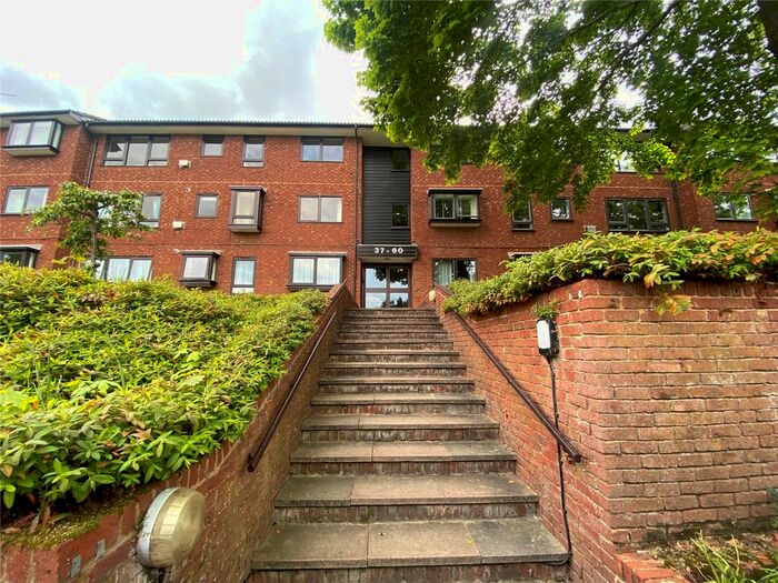 2 Bedroom Flat To Rent In Whitehaven Close, Bromley, BR2