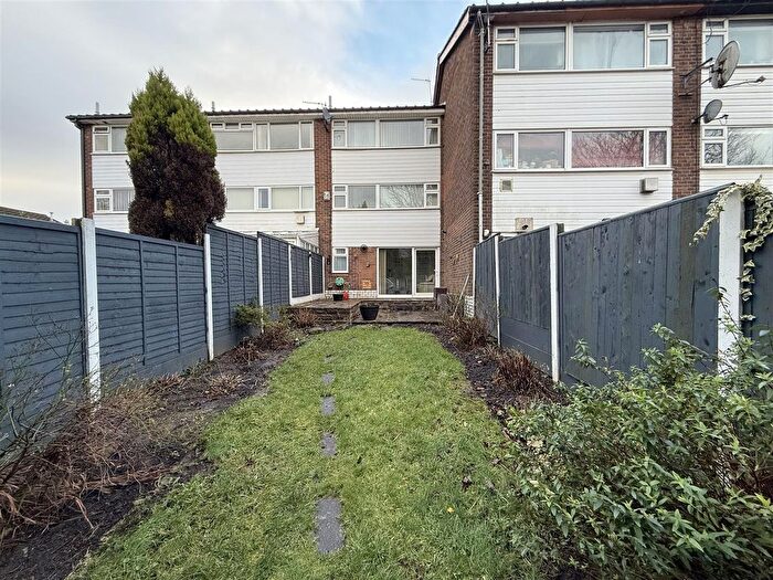 3 Bedroom Town House For Sale In Green Hill Road, Godley, Hyde, SK14