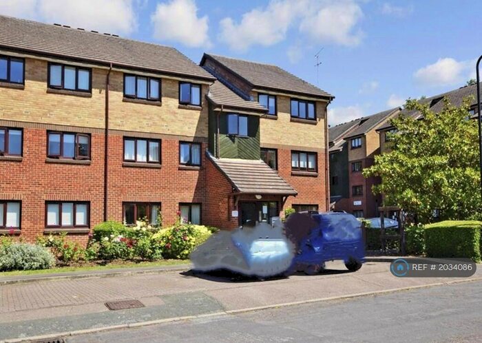 2 Bedroom Maisonette To Rent In Hawthorn Court, London, E4