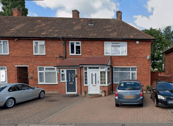 3 Bedroom Terraced House To Rent In Courtenay Avenue, Harrow, HA3