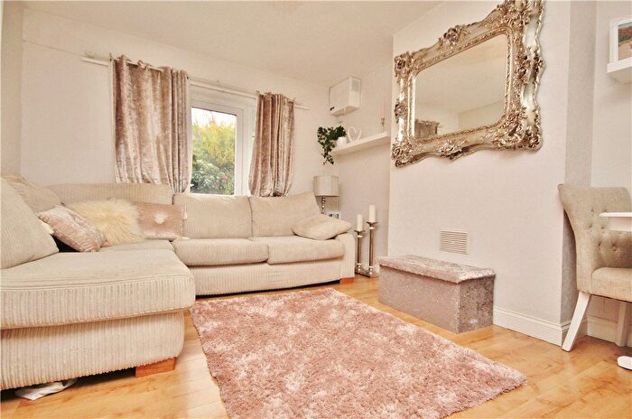 1 Bedroom Maisonette To Rent In Bedfont Lane, Feltham, Surrey, TW14