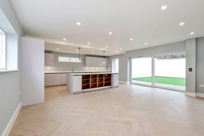 4 Bedroom Detached House For Sale In Toms Lane, Kings Langley, WD4