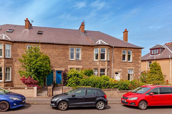 3 Bedroom Flat For Sale In Hawkhead Crescent, Liberton, Edinburgh, EH16