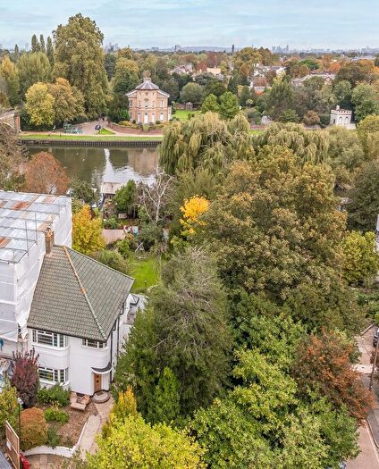 4 Bedroom Property For Sale In Park House Gardens, East Twickenham, TW1