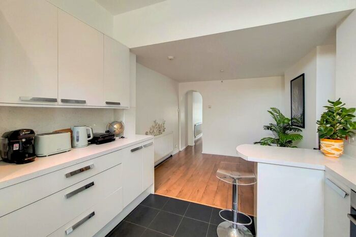 2 Bedroom House To Rent In Tamworth Lane, Mitcham, CR4