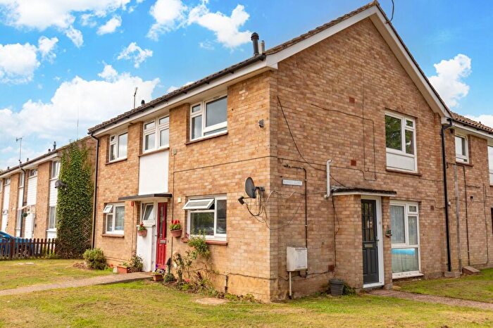 2 Bedroom Maisonette For Sale In Roffey Close, Horley, RH6