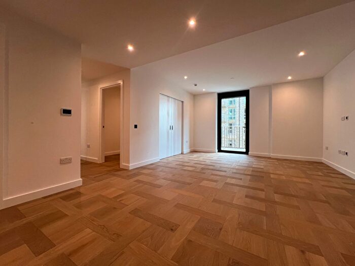 3 Bedroom Flat To Rent In Four Merino Gardens, London Dock, London, E1W